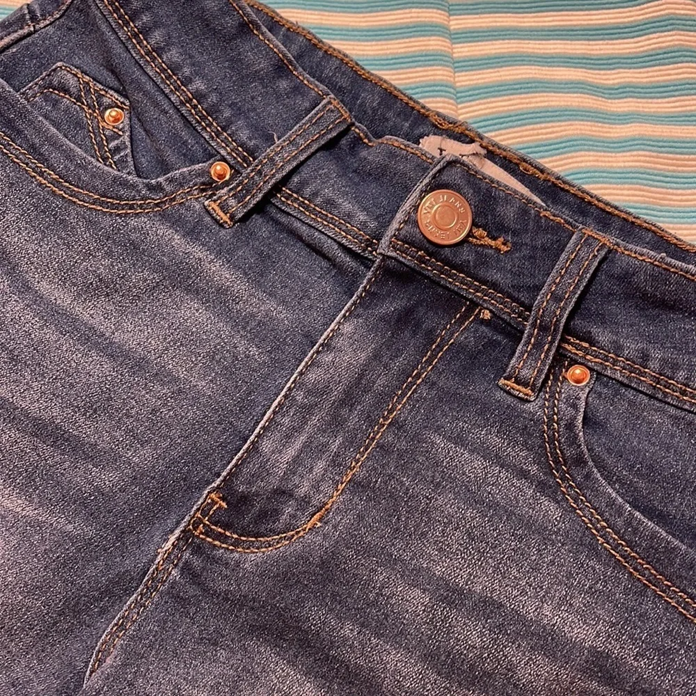 YMI jean shorts size 3/26